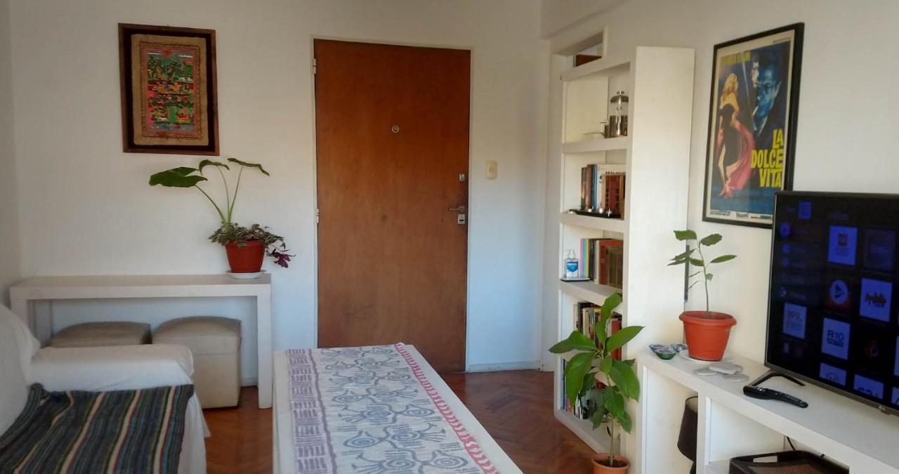 Appartement Depto 2 Ambientes Muy Luminoso Con Wifi Y Vista A La Plaza à Buenos Aires Extérieur photo