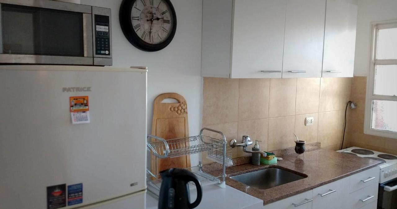 Appartement Depto 2 Ambientes Muy Luminoso Con Wifi Y Vista A La Plaza à Buenos Aires Extérieur photo