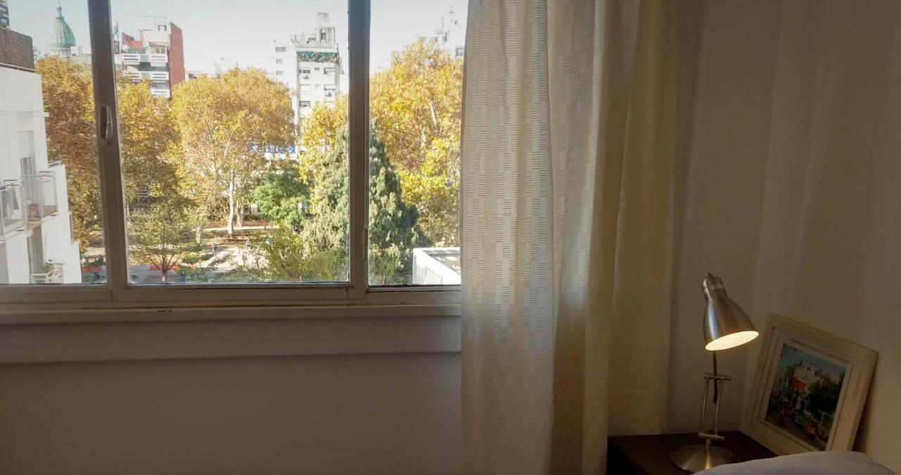 Appartement Depto 2 Ambientes Muy Luminoso Con Wifi Y Vista A La Plaza à Buenos Aires Extérieur photo