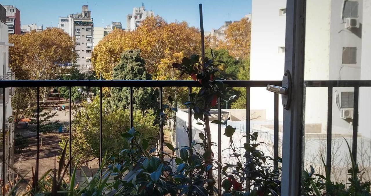 Appartement Depto 2 Ambientes Muy Luminoso Con Wifi Y Vista A La Plaza à Buenos Aires Extérieur photo