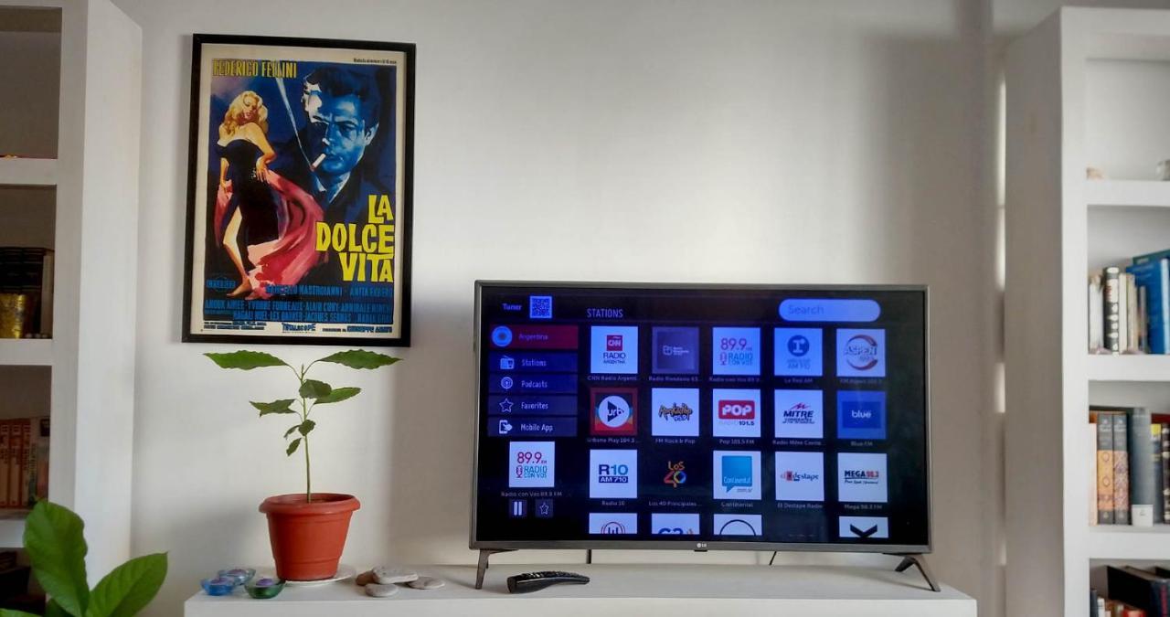 Appartement Depto 2 Ambientes Muy Luminoso Con Wifi Y Vista A La Plaza à Buenos Aires Extérieur photo